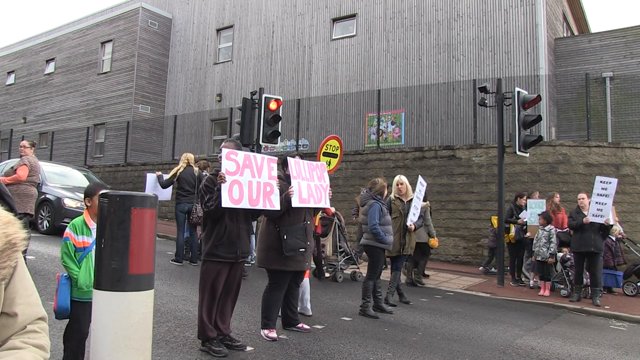 Parents protest to save Heeley lollipop lady
