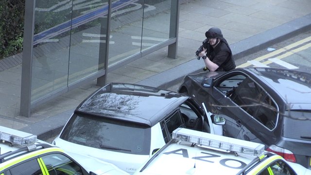Four men arrested by armed police in City centre | Sheffield Live!
