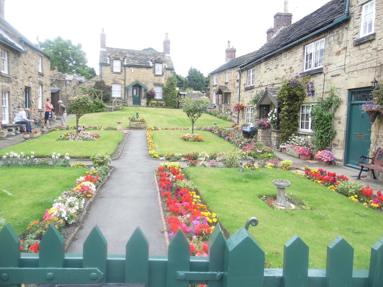 PHOTO			
					</div><!-- .entry-content -->
		
		<footer>
		
		
		
					
					</footer><!-- .entry-meta -->
	</article><!-- #post -->
				
											
				
		
<hr class=