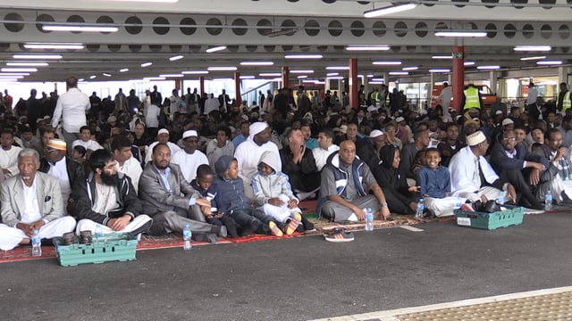 Hundreds of Sheffield Muslims in Pitsmoor Eid celebration