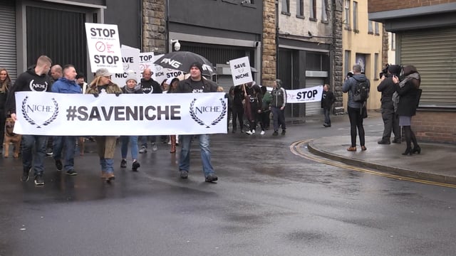 Dozens rally to save Niche Nightclub
