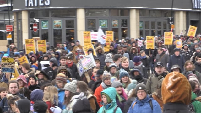 Hundreds join rally in support of university staff