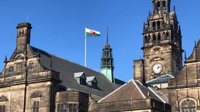 Council apology over Welsh flag row