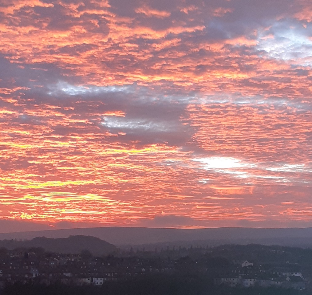 Fwd: Sunset over Sheffield			
					</div><!-- .entry-content -->
		
		<footer>
		
		
		
					
					</footer><!-- .entry-meta -->
	</article><!-- #post -->
				
											
				
		
<hr class=