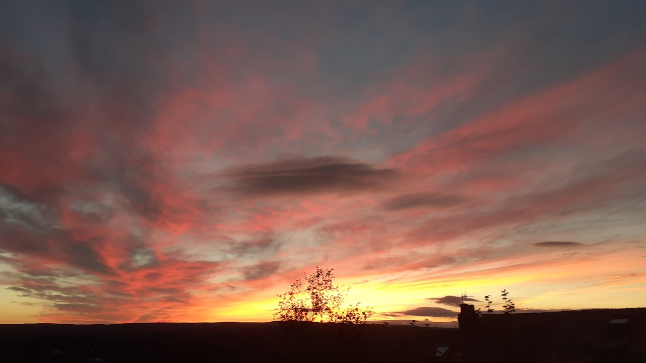 Fwd: September sunset over Woodseats			
					</div><!-- .entry-content -->
		
		<footer>
		
		
		
					
					</footer><!-- .entry-meta -->
	</article><!-- #post -->
				
											
				
		
<hr class=
