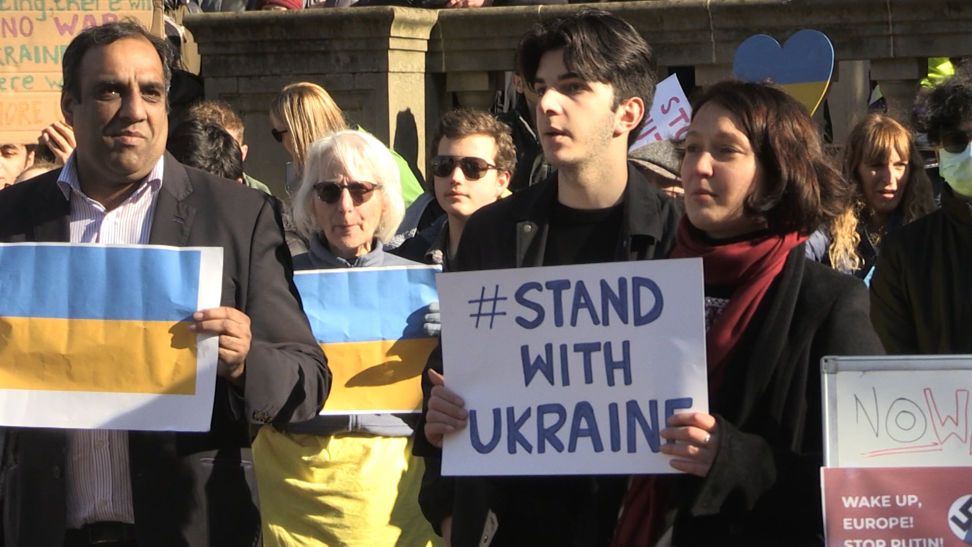 Anti-war protests held as UK urged to do more on Ukraine