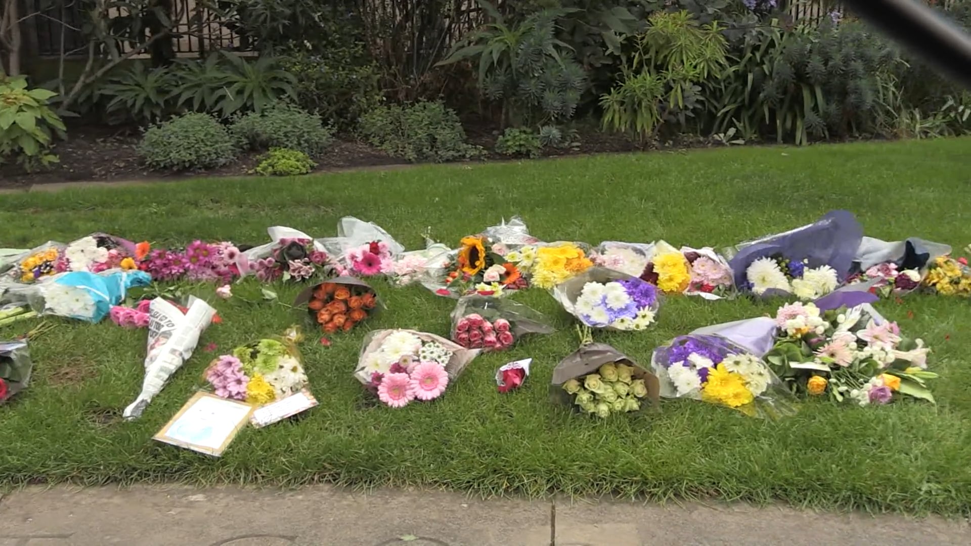 Sheffield residents pays tribute to Queen