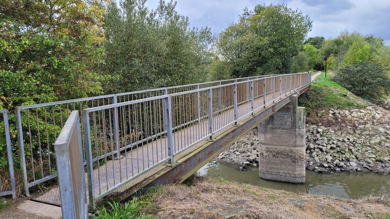 Fwd: Greg Howarth Harthill Reservoir Bridge no1			
					</div><!-- .entry-content -->
		
		<footer>
		
		
		
					
					</footer><!-- .entry-meta -->
	</article><!-- #post -->
				
											
				
		
<hr class=