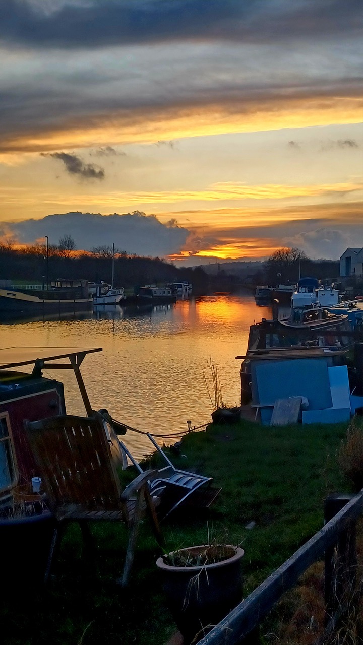 Fwd: By M.Winter- Eastwood canal sunset.			
					</div><!-- .entry-content -->
		
		<footer>
		
		
		
					
					</footer><!-- .entry-meta -->
	</article><!-- #post -->
				
											
				
		
<hr class=