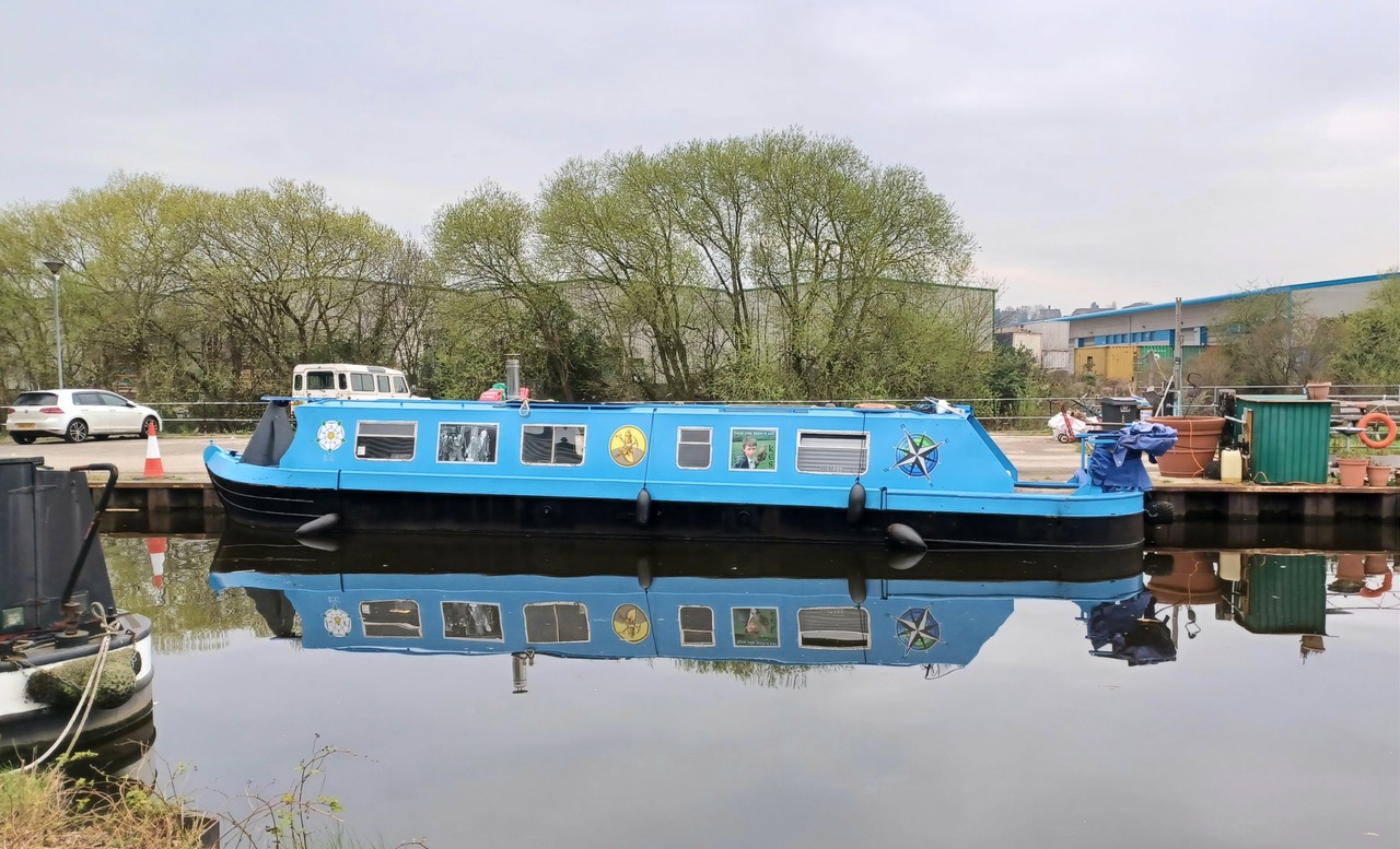 Fwd: By M.Winter- The ‘ Kez ‘ barge Eastwood canal.			
					</div><!-- .entry-content -->
		
		<footer>
		
		
		
					
					</footer><!-- .entry-meta -->
	</article><!-- #post -->
				
											
				
		
<hr class=