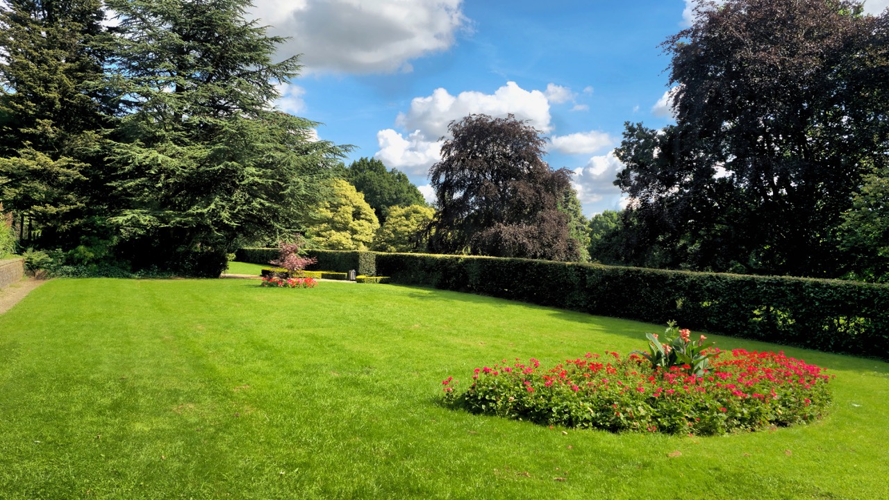 Fwd: Mark Lacey – Tapton House Gardens, Chesterfield			
					</div><!-- .entry-content -->
		
		<footer>
		
		
		
					
					</footer><!-- .entry-meta -->
	</article><!-- #post -->
				
											
				
		
<hr class=